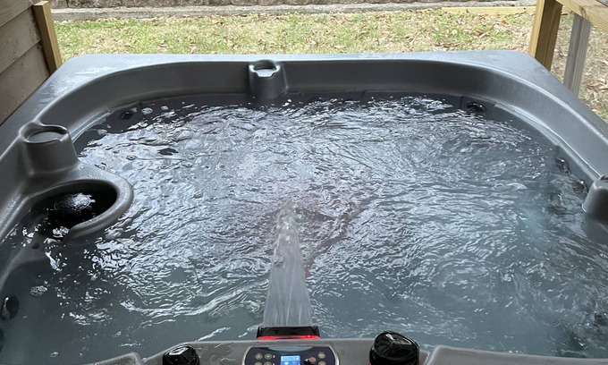 Albany House | The Lake House on Dale Hollow Lake with Hot Tub
