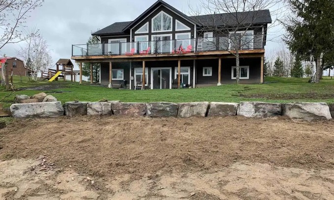 McKellar Cottage | The Lake House on Mantiouwabing Parry Soundnn