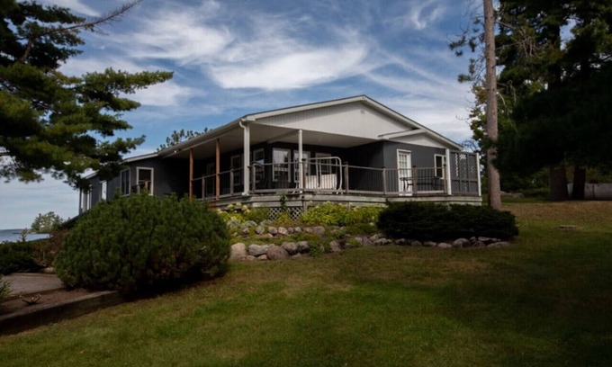 Nipissing House | The Lake House Retreat