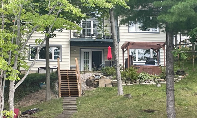 Tay Valley Cottage | The Lake house retreat is the Big Rideau's best kept secret.