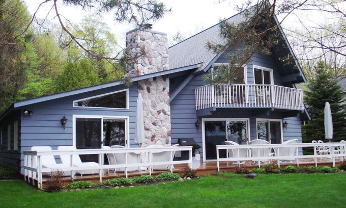 Bellaire House | The Lake House Summar