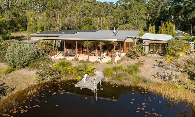 Tarbuck Bay House | The Lake House - unique lake house close to Seal Rocks