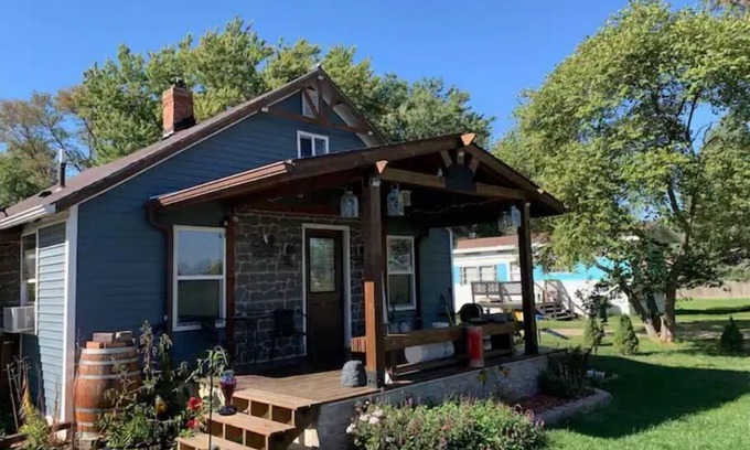 Whiting House | The Lake-less Lakehouse