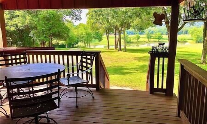 Sumner County House | The Lake Lodge - 5 Star R&R Water Retreat