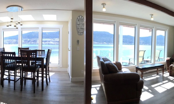 Vernon House | The LakeHouse - Lakeshore Property With Breathtaking Views - 6 bedrooms, 3 baths