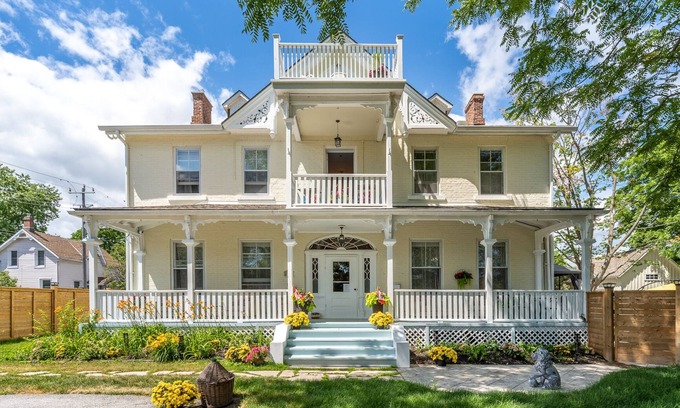 Cobourg House | The Lakehurst Estate, Cobourg