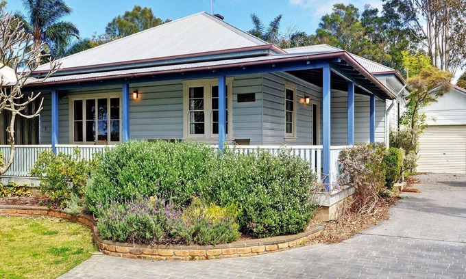 Tea Gardens House | The Lakes Cottage – Traditional Tea Gardens Cottage