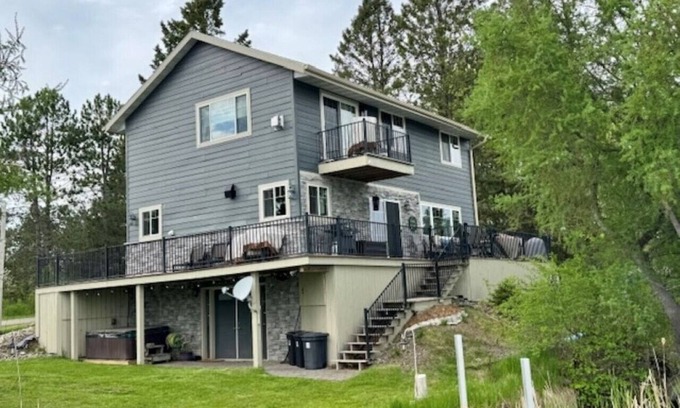 Winter House | The Lakeside - Hot Tub, Dog Friendly, Trail Acces - Pontoon Rental - On Lake Winter