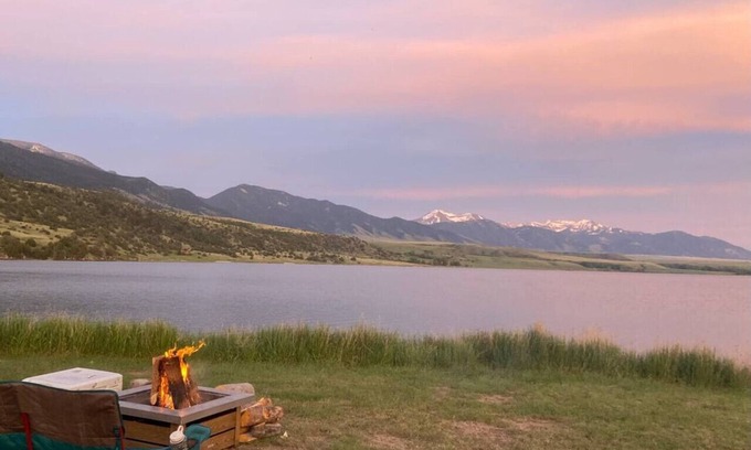 Ennis House | The Lakeview Cottage