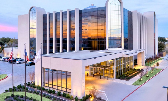 North Arlington Hotel | The Lamar