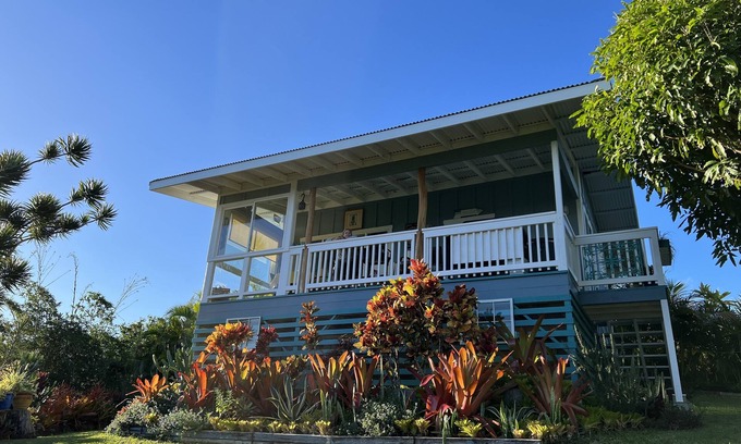 Honokaa Cottage | "The land of Sunshine" - fantastic ocean views, peaceful, romantic getaway