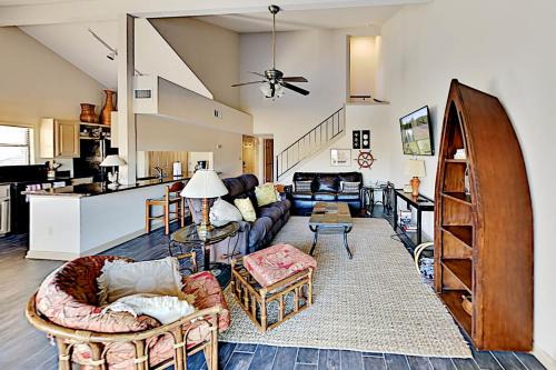 Horseshoe Bay Apartment | The Landing #18
