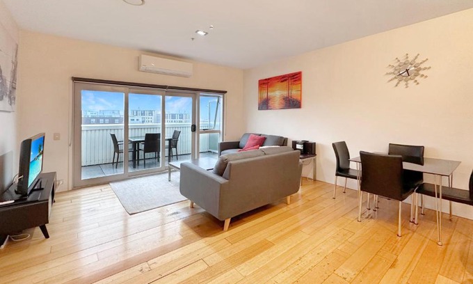 Auckland Central Business District Apartment | The Landings Parnell
