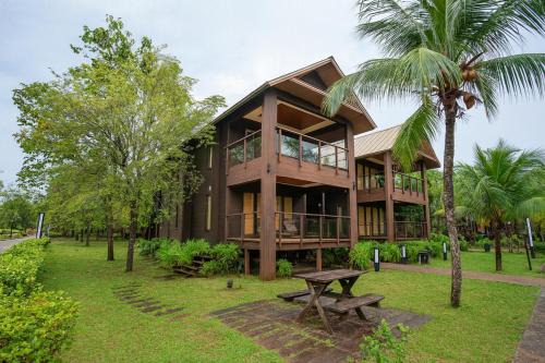 Kampung Batin Resort | The Langit Duyong Marina Resort