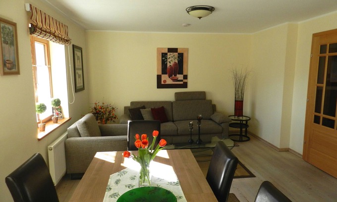 Uebelbach Apartment | The large apartment on the mezzanine floor