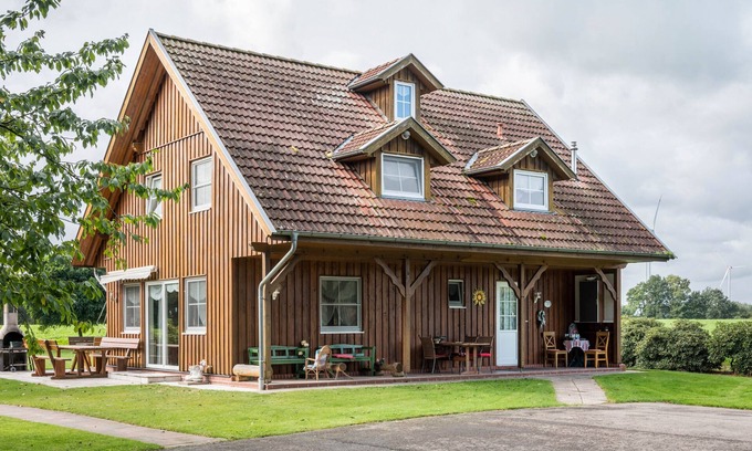Sudwalde House | The Large Guest House with Pool, Wi-Fi and Garden; (Pet Friendly)