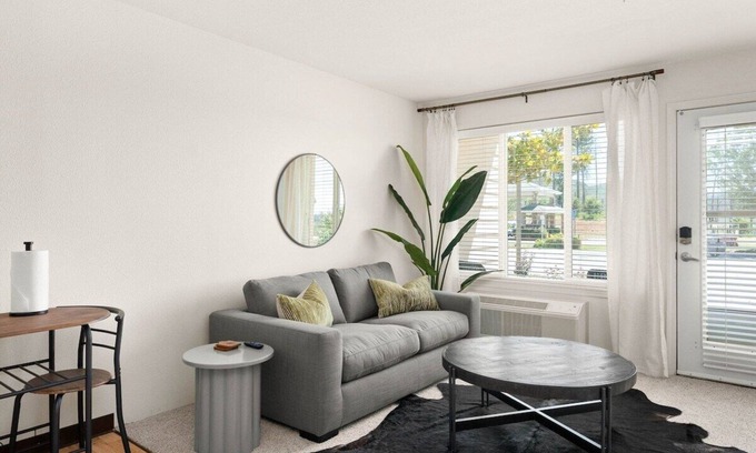 Paradise Apartment | The Lassen | Spacious & Private 1bdrm in Paradise