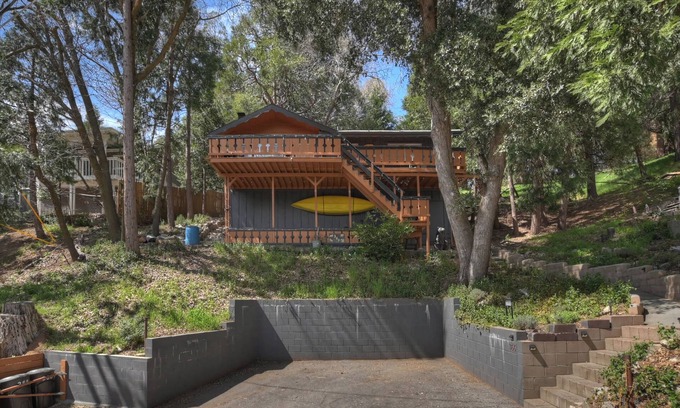 Crestline Cabin | The Lazy Bear Cabin - For 6!