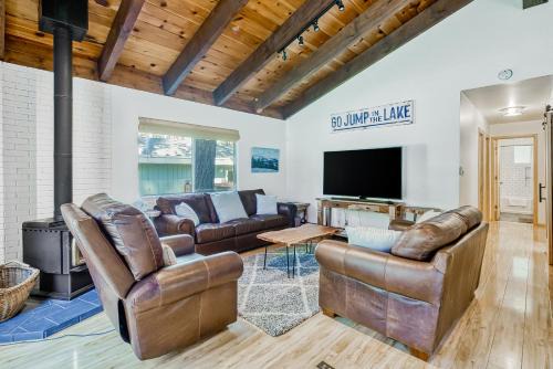 Montgomery Estates House | The Lazy Golden Cabin