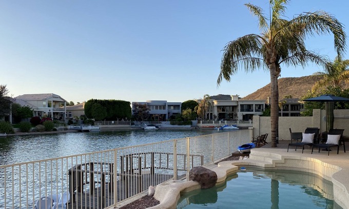 Arrowhead Lakes House | The Lazy Kayak, Lakefront Home with a Heated Pool, Kayak & Dock