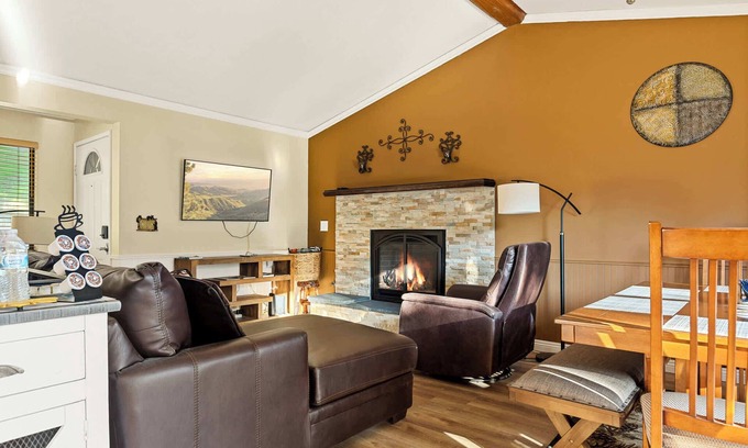 Arrowhead Villas House | The LeeHive | Near Lake Arrowhead Village