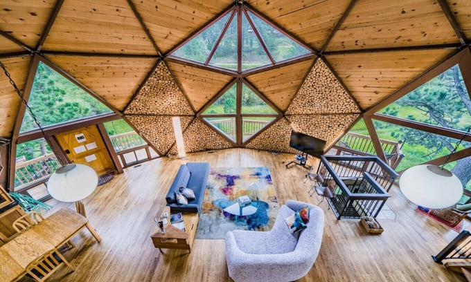 Lyons Apartment | The Legendary Snow Globe of Estes Park