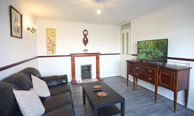 Leigh House | The Leigh Nest