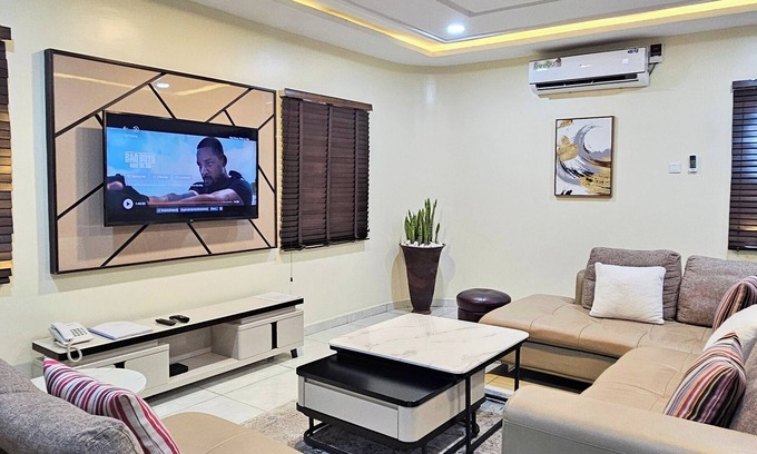 Maitama Apartment | The Leneade - Plush Apt. 2 at City Centre/Wuse 2
