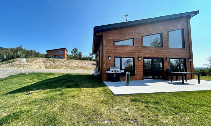Saint-Felix-d'Otis Ski Chalet | The Leopold