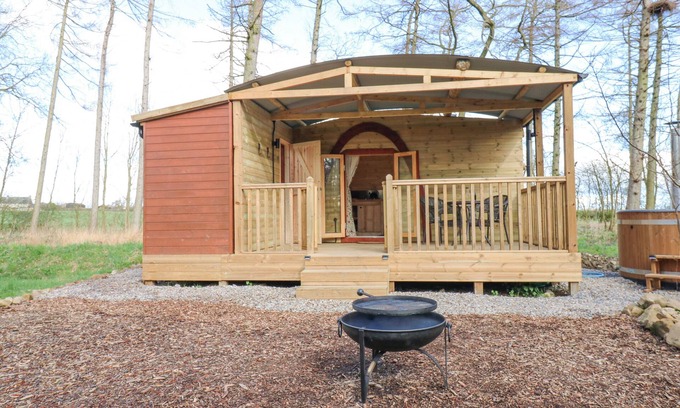 Richmond Cottage | THE LEVERET, pet friendly, with hot tub in Eppleby
