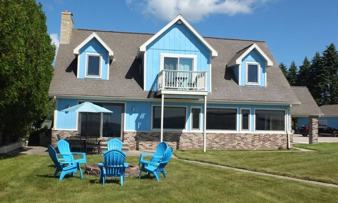 Alpena House | The Life Aquatic - Gorgeous Lakefront Home with Kayaks Included!
