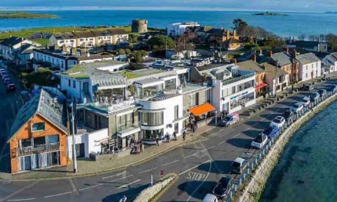 Skerries Apartment | The Lifeboat & Seaview Terrace