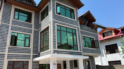 Brein Hotel | THE LIGHT HOUSE , Srinagar