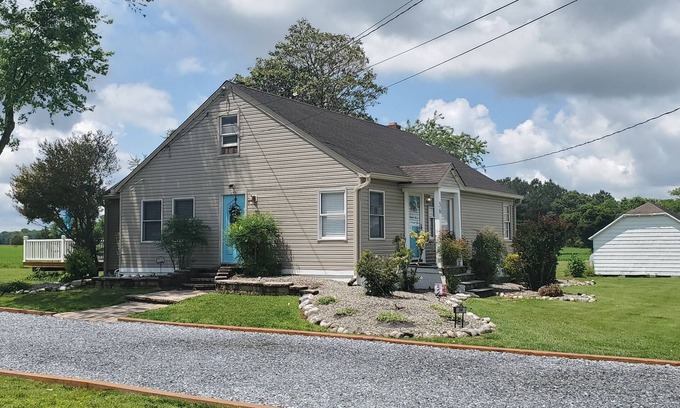 Selbyville House | The Lighthouse Cottage. Close to Ocean City, MD and Fenwick Island, DE. PETS OK