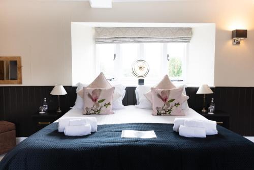 Nunney House | The Lighthouse