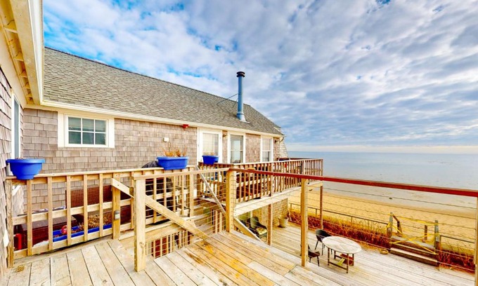 Commercial Street Apartment | The Lighthouse