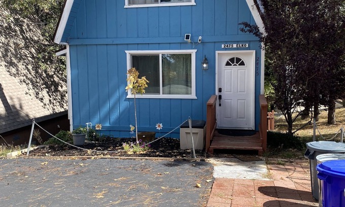 Arrowbear Lake House | The Lil Blue Barn is the perfect family getaway!