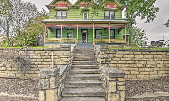 Glen Rose House | The Lilly House Historic Glen Rose Home with Porch!