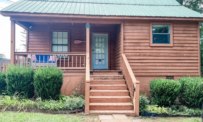 Counce Cabin | The Lilly Pad Getaway in the middle of Pickwick. 5 mins from Pickwick state park