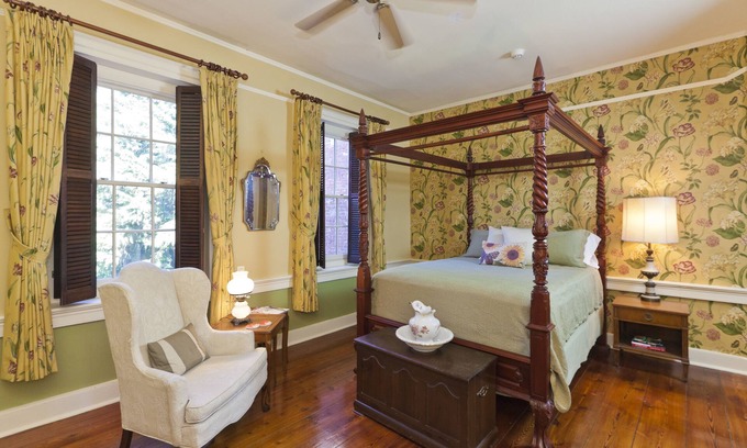 Burlington Bed & Breakfast | The Lily Inn