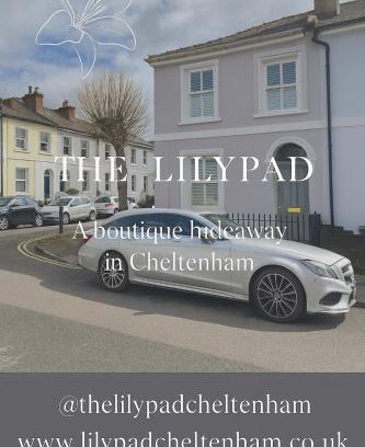 Cheltenham House | The Lily Pad - Boutique Townhouse, a short walk to Town Center and Racecourse