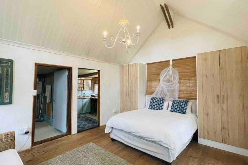 Harkerville Apartment | The Lily Pad - Tiny Farm Cabin