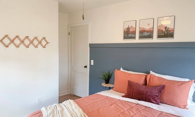 Springfield House | The Lincoln Cottage ~ 4 bedrooms in Central Location