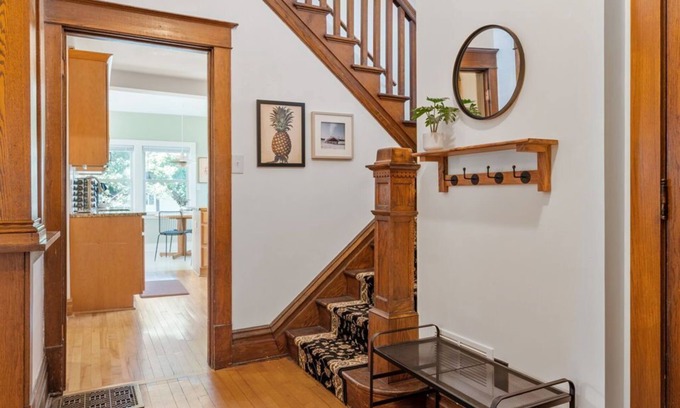 Linden Hills House | The Linden Hills Retreat by Lake Harriet, Parks, Restaurants
