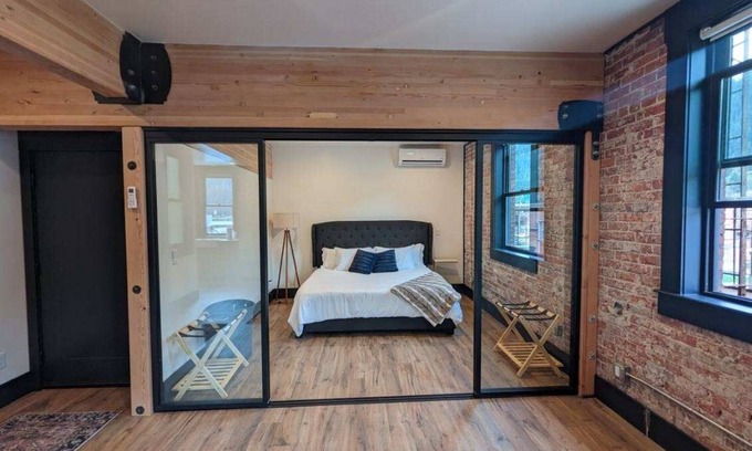 Wallace Apartment | The Linden Lofts at Albertini’s- Downtown Luxury Loft #4