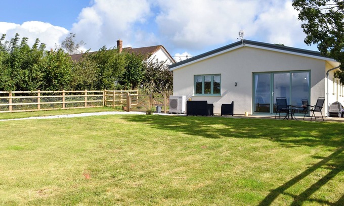 Lapford Cottage | THE LINHAY, pet friendly, with a garden in Lapford