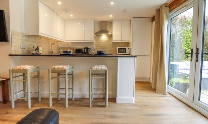 Cowbeech Cottage | THE LITTLE ACORNS, country holiday cottage in Herstmonceux