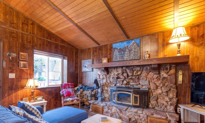 Woodlands House | The Little Cabin That Could - Get Cozy in Big Bear!