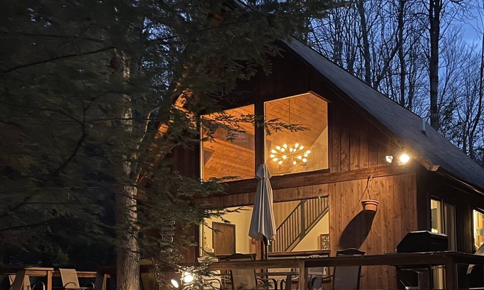 Lake Ariel Ski Chalet | The Little Chalet in the Woods