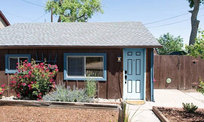 South Alameda House | The Little Farmhouse - Near Red Rocks and Downtown Denver